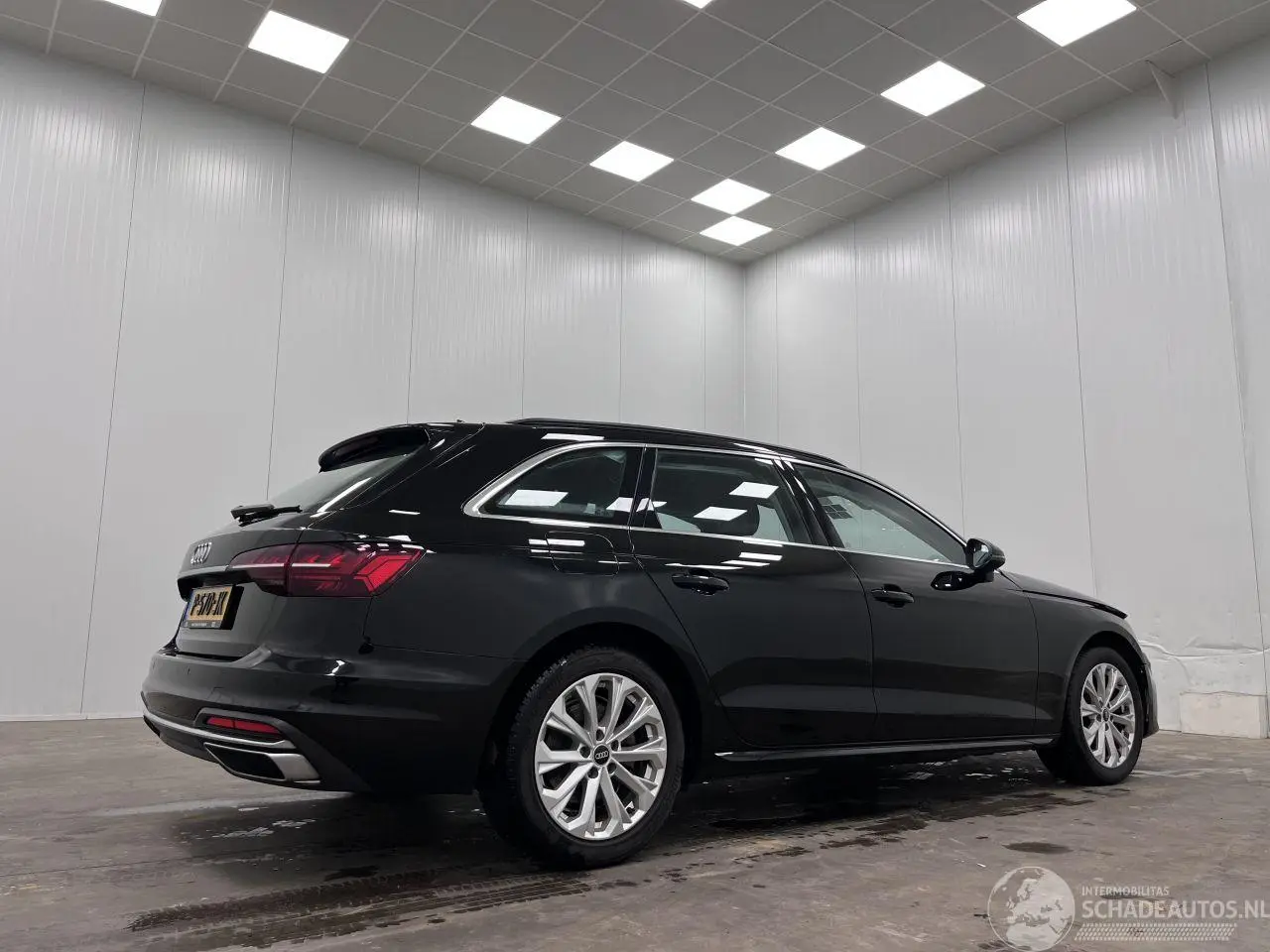 Audi A4 Avant 2022 фото 2