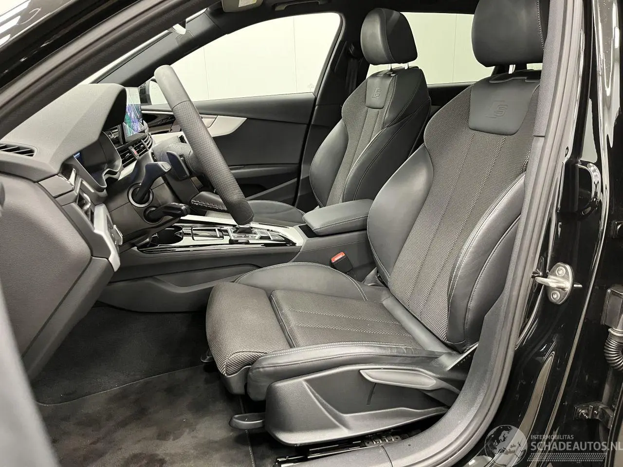 Audi A4 Avant 2024 photo 9