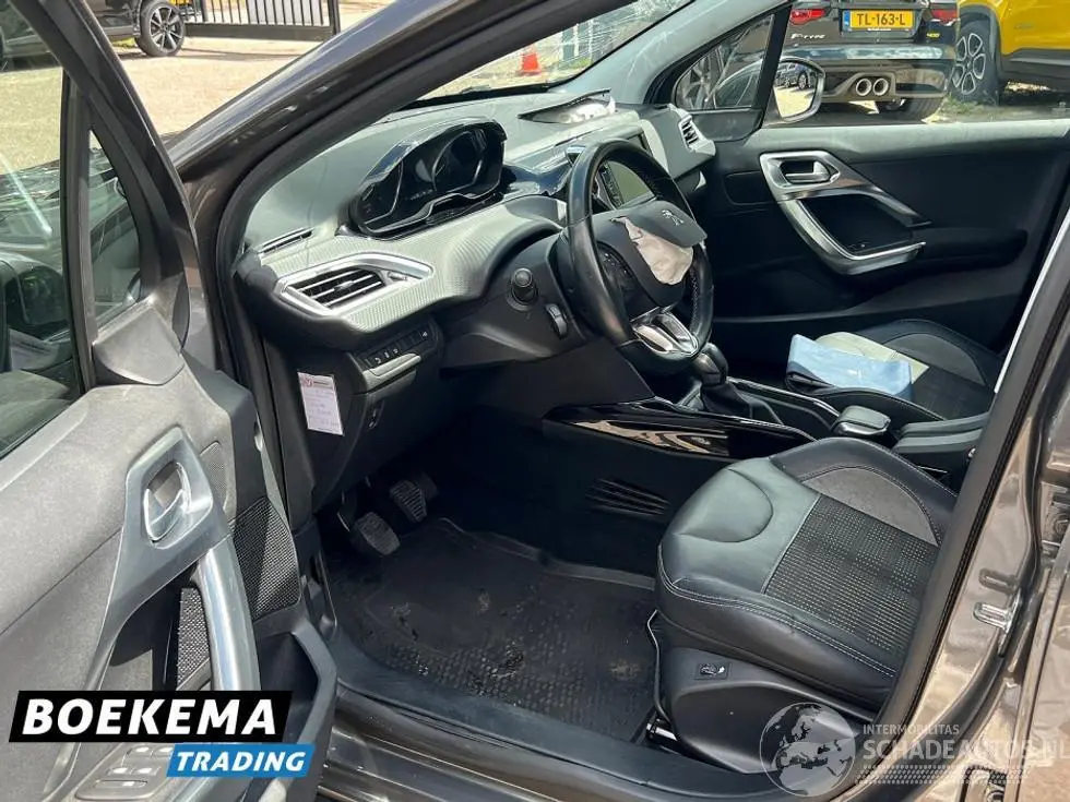 Peugeot 2008 2017 фото 12