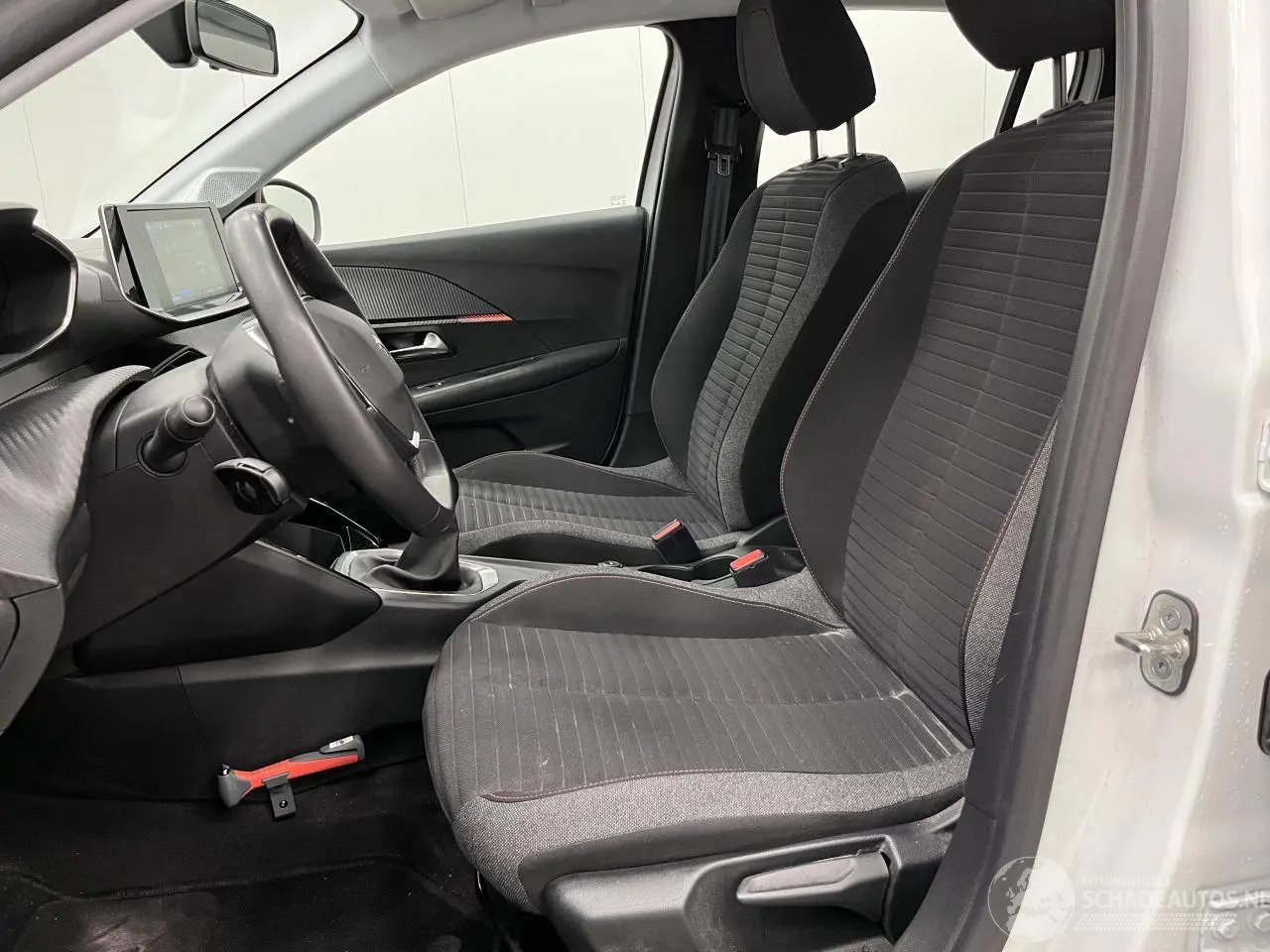 Peugeot 208 2022 фото 8