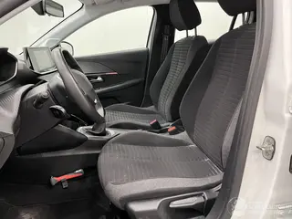 Peugeot 208 2022 фото 8