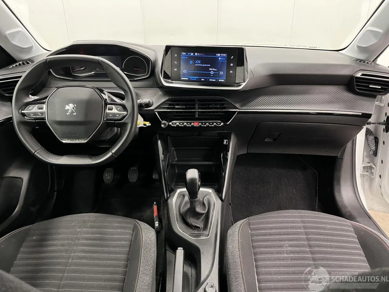 Peugeot 208 2022 фото 11