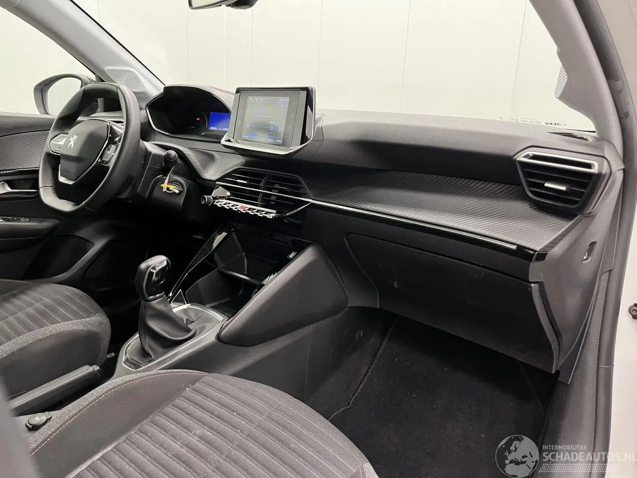 Peugeot 208 2022 фото 12