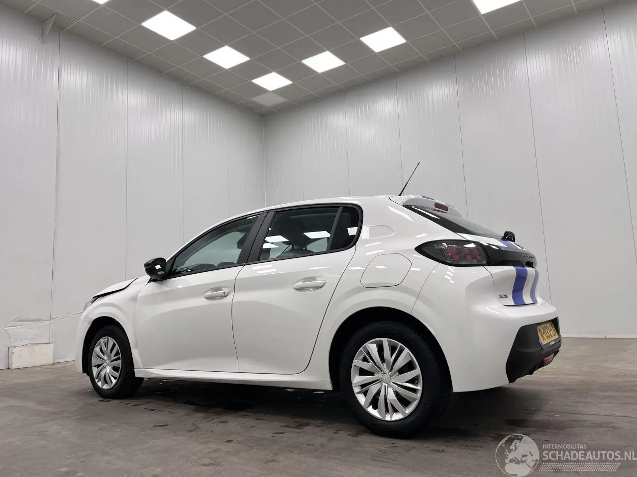 Peugeot 208 2022 фото 3