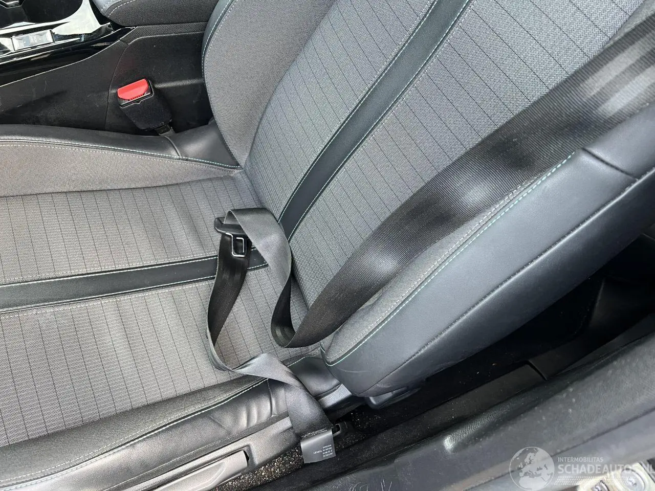 Peugeot 2008 2020 фото 11