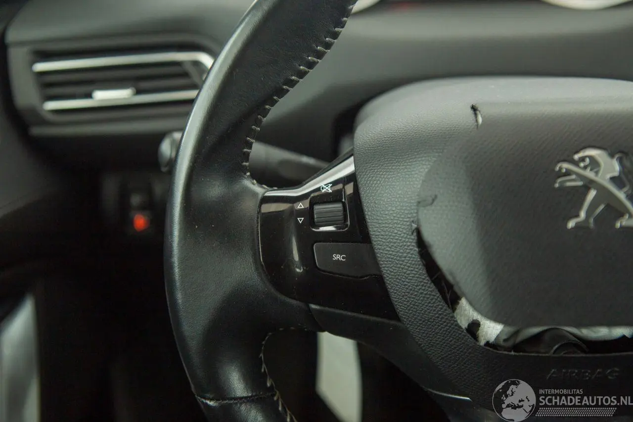 Peugeot 308 2019 photo 12