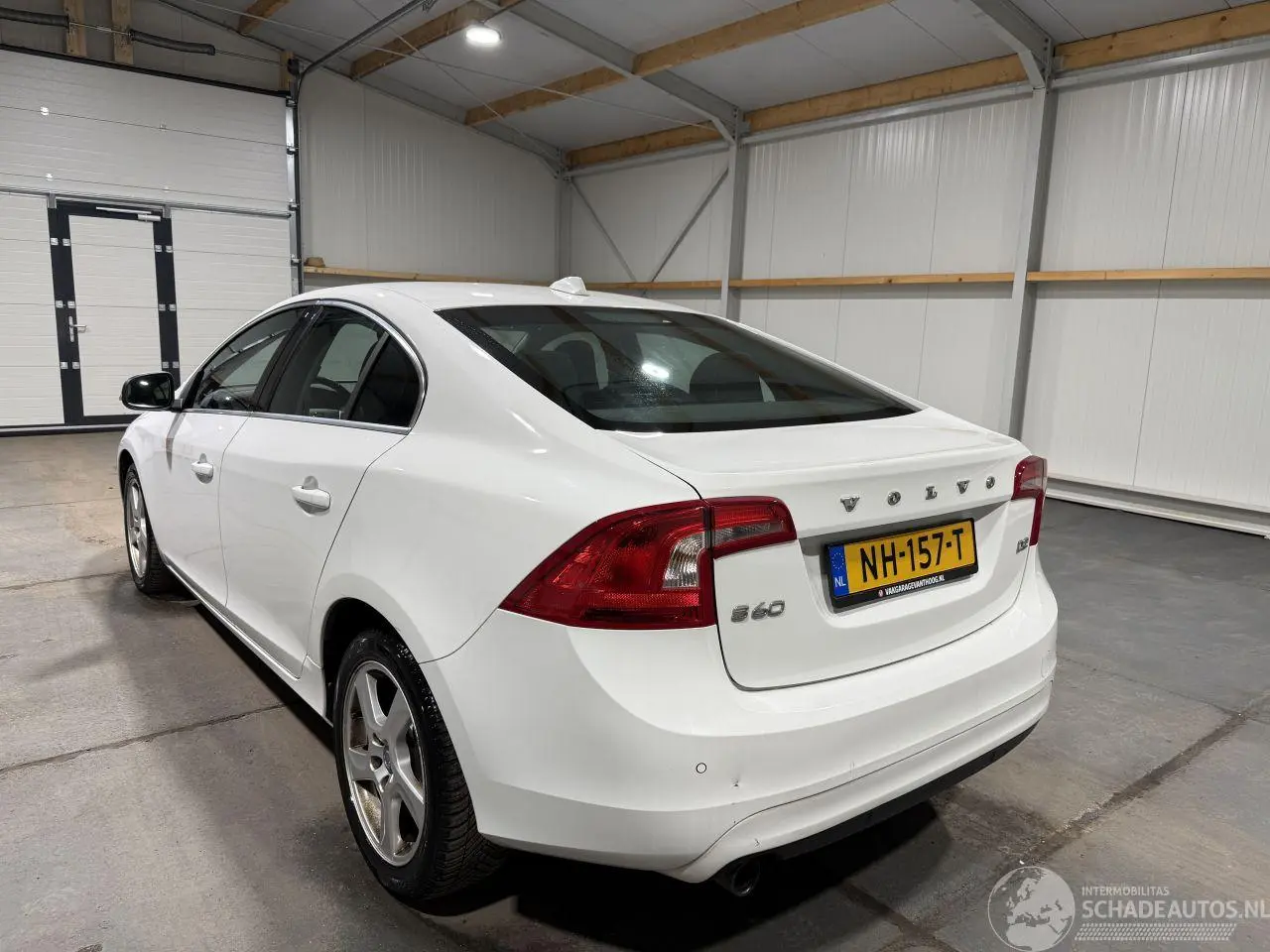 Volvo S-60 2017 фото 12