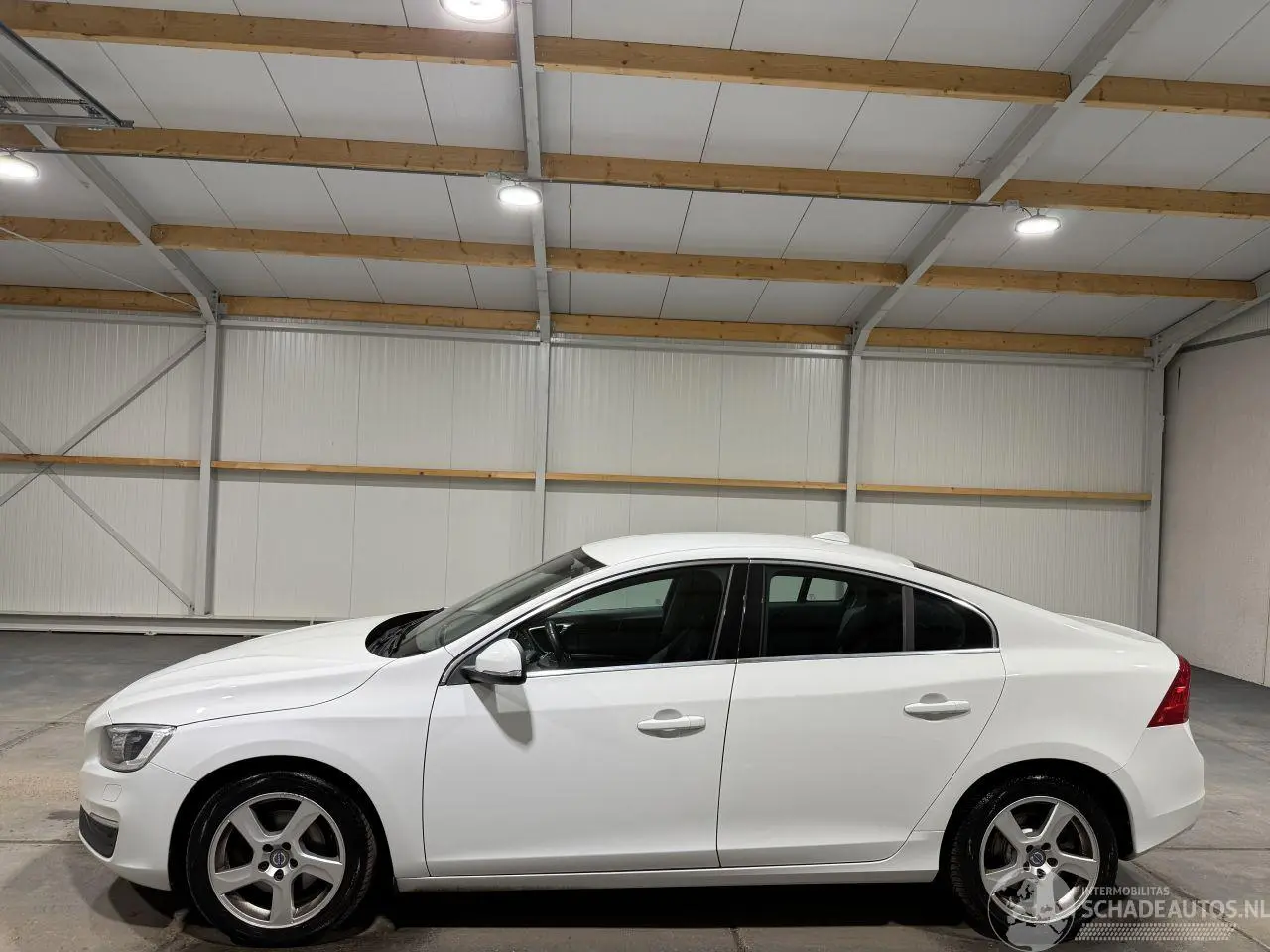Volvo S-60 2017 фото 8