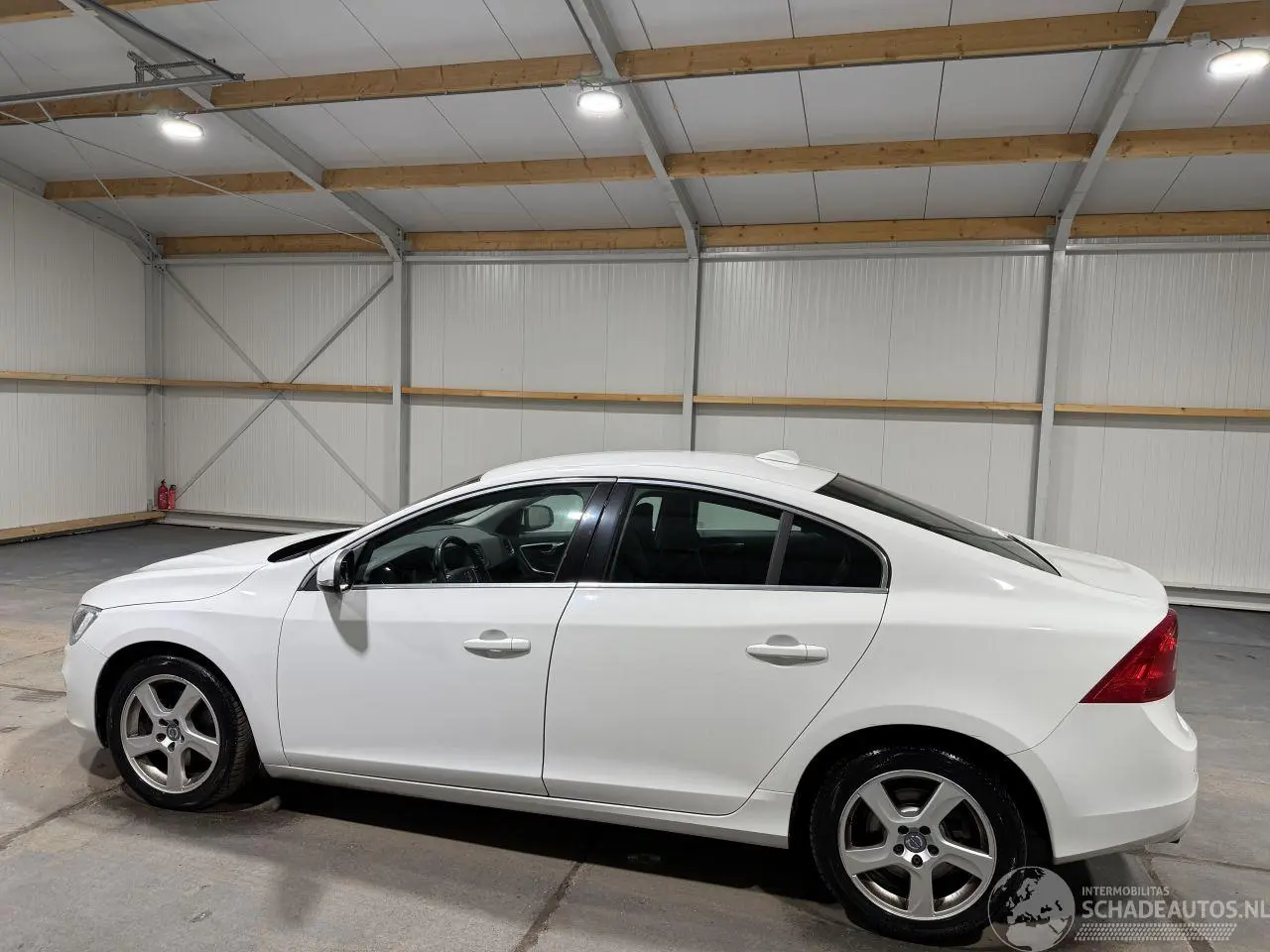 Volvo S-60 2017 фото 11