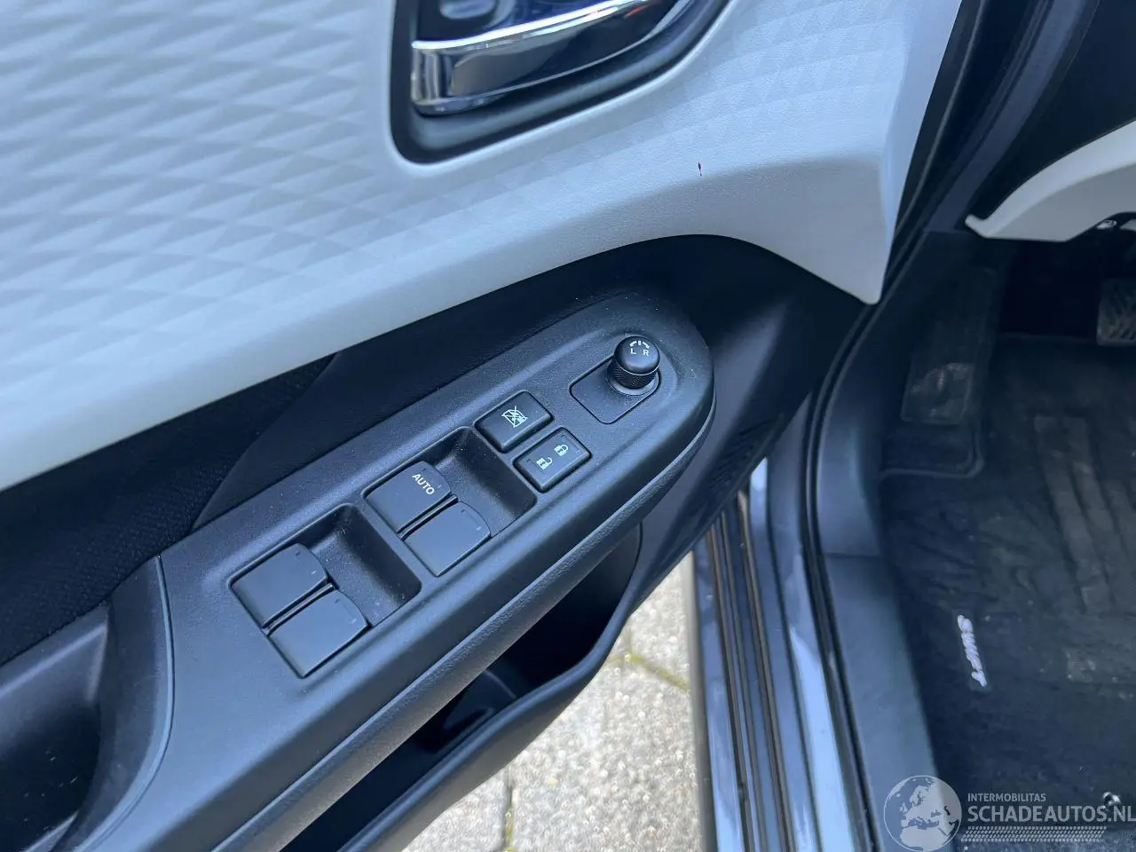 Suzuki Swift 2024 photo 10