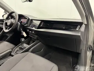 Audi A1 2025 фото 12