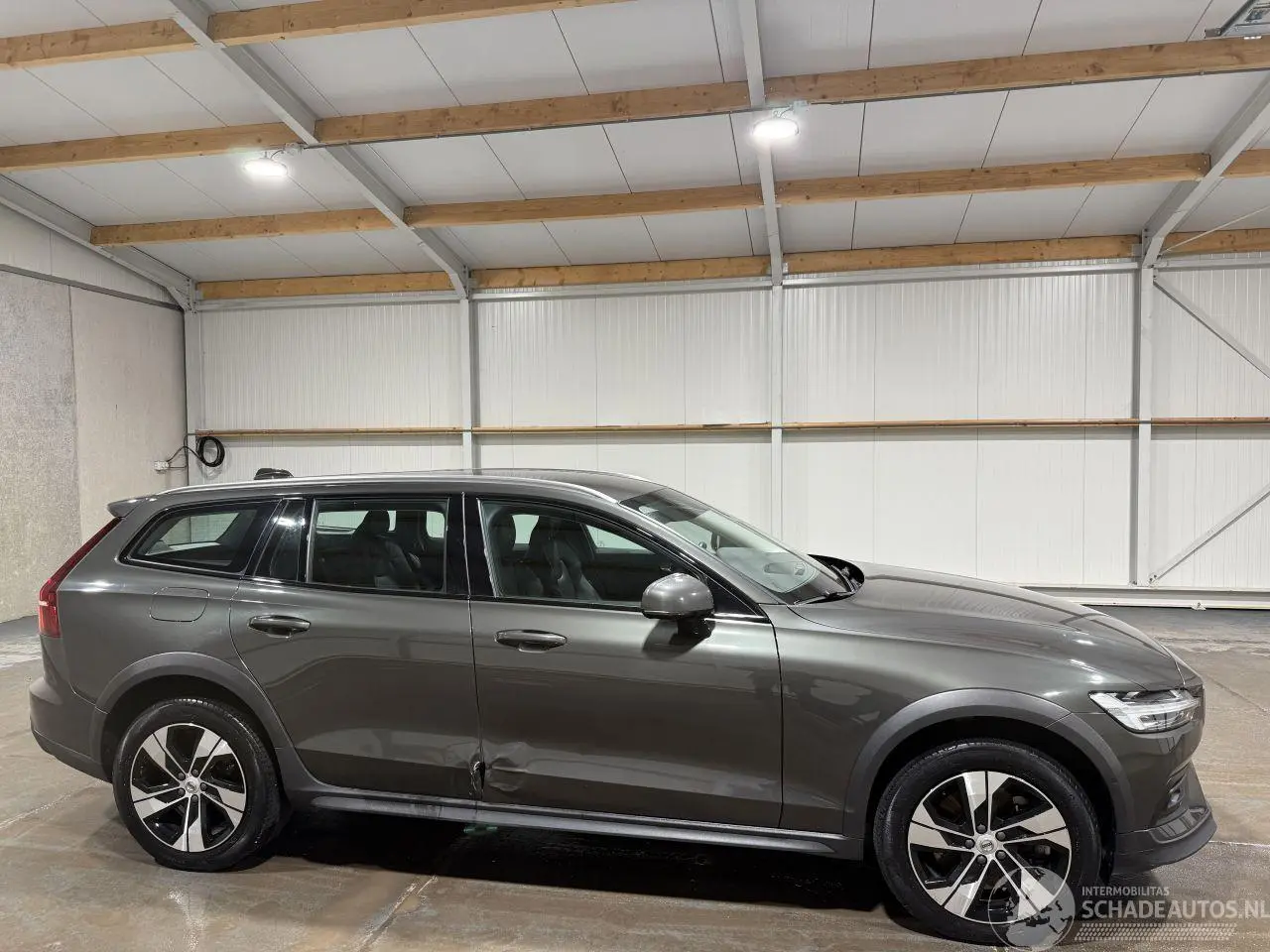 Volvo V-60 2021 foto 2