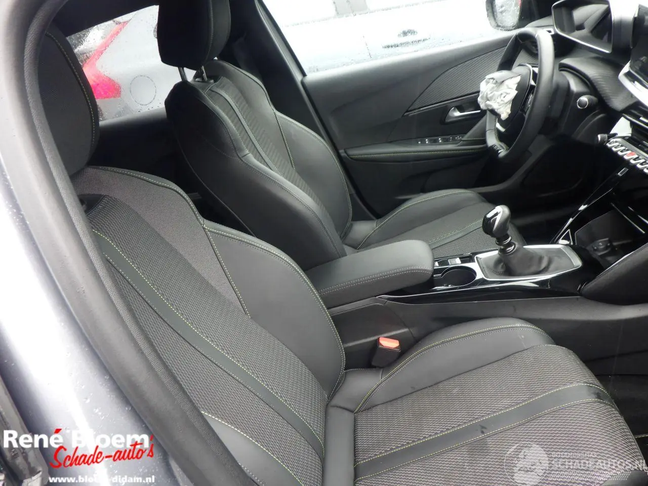 Peugeot 208 2024 фото 12