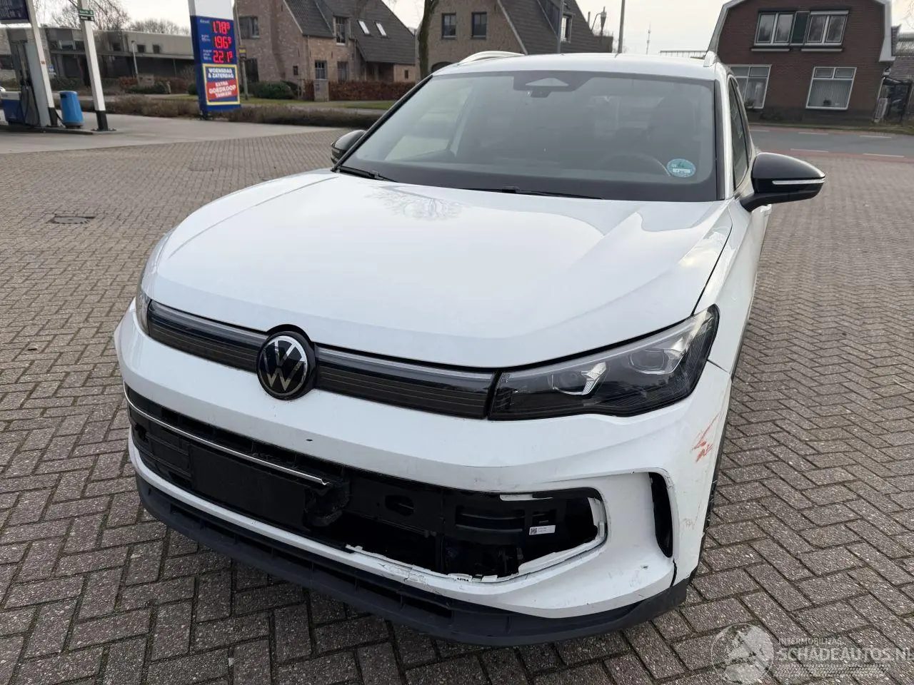 Volkswagen Tiguan 2025 фото 3
