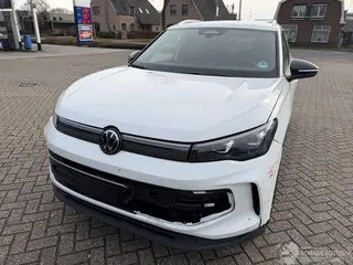 Volkswagen Tiguan 2025 фото 3