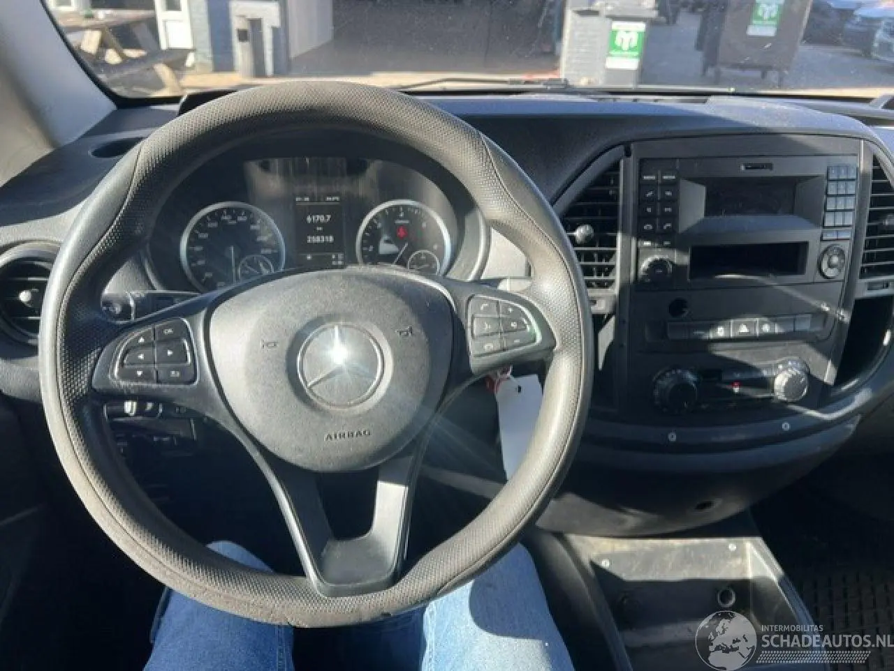 Mercedes Vito 2019 photo 10
