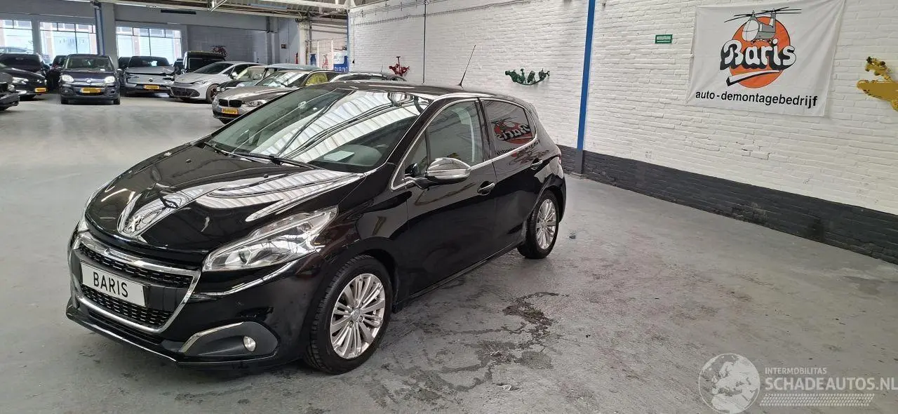Peugeot 208 2017 фото 1