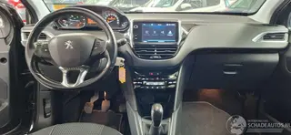 Peugeot 208 2017 фото 9
