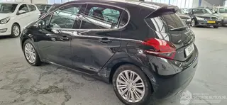 Peugeot 208 2017 фото 6