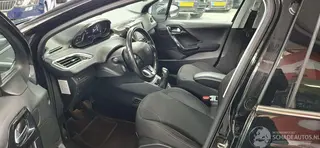 Peugeot 208 2017 фото 8