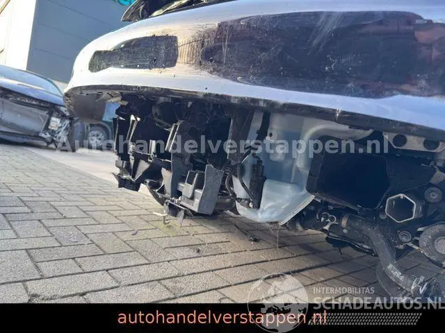 Porsche Taycan 2023 фото 9
