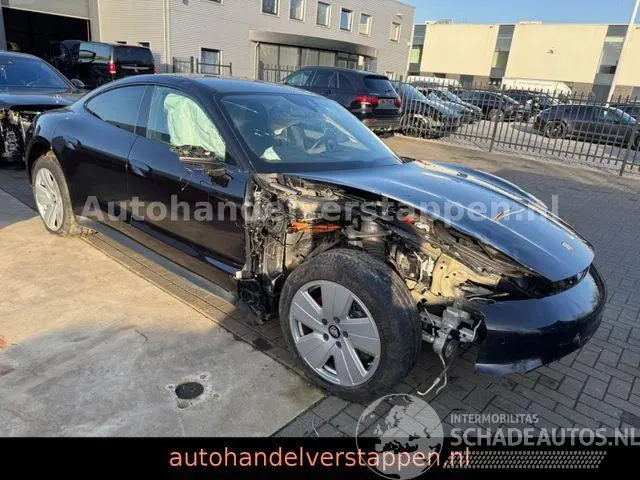 Porsche Taycan 2023 фото 12
