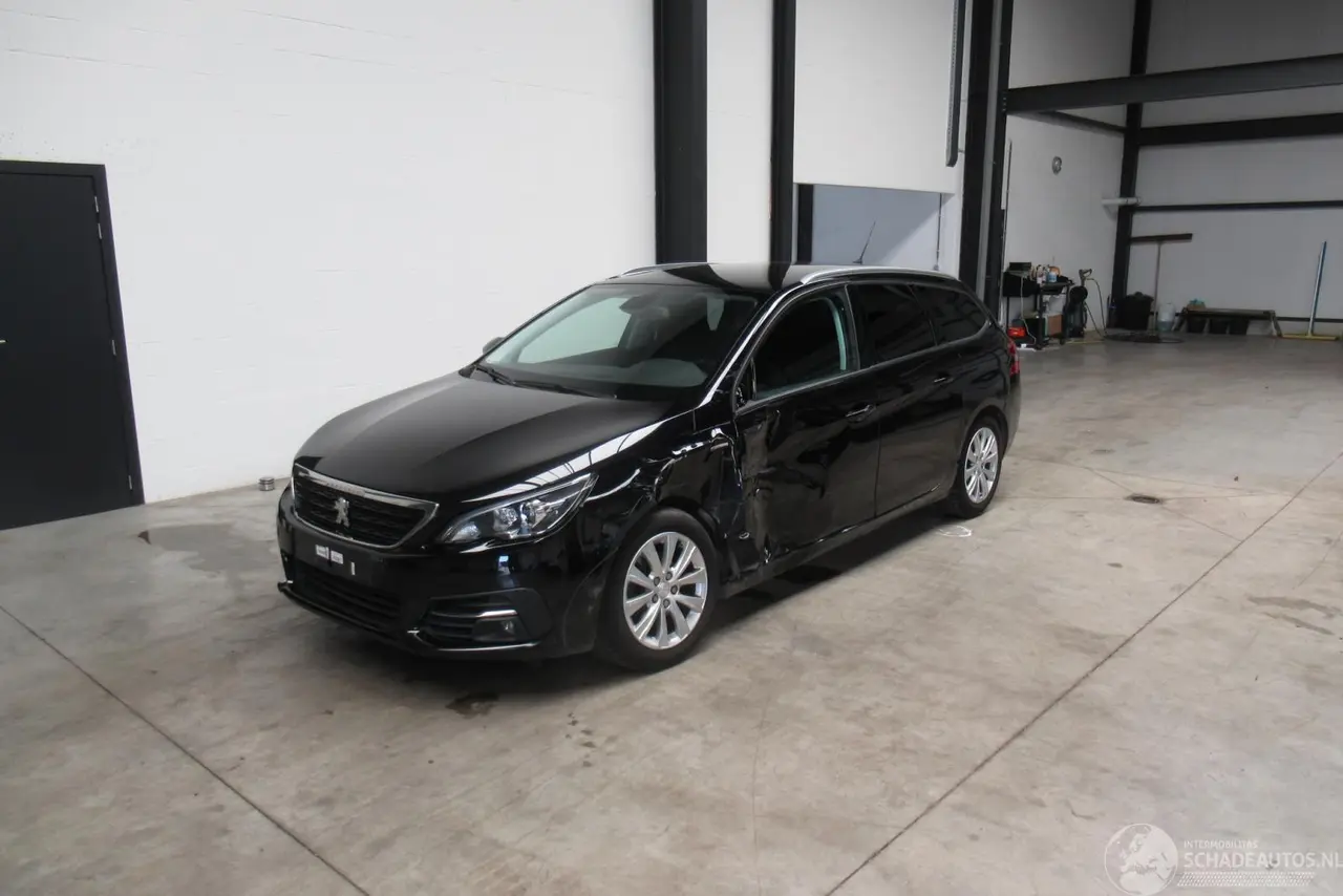 Peugeot 308 2020 photo 1