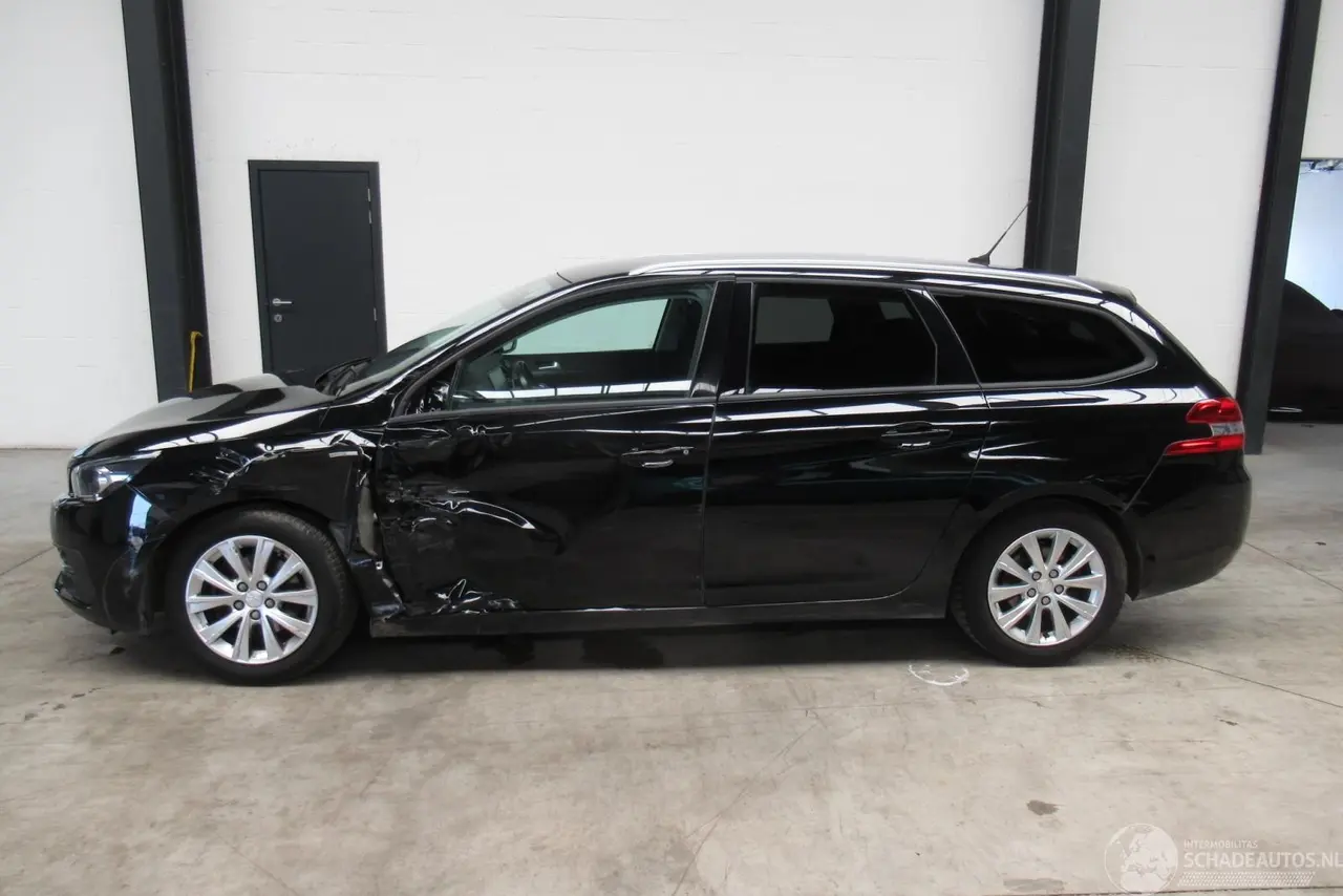 Peugeot 308 2020 photo 2