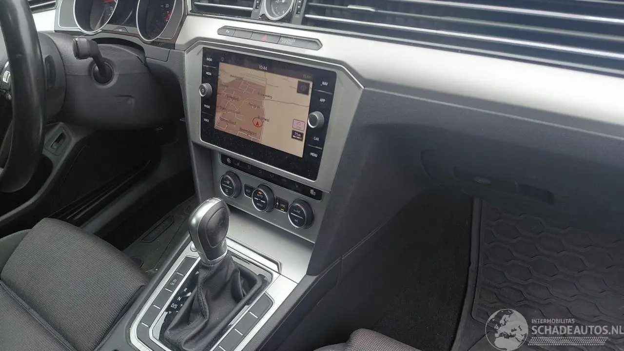 Volkswagen Passat 2019 foto 8