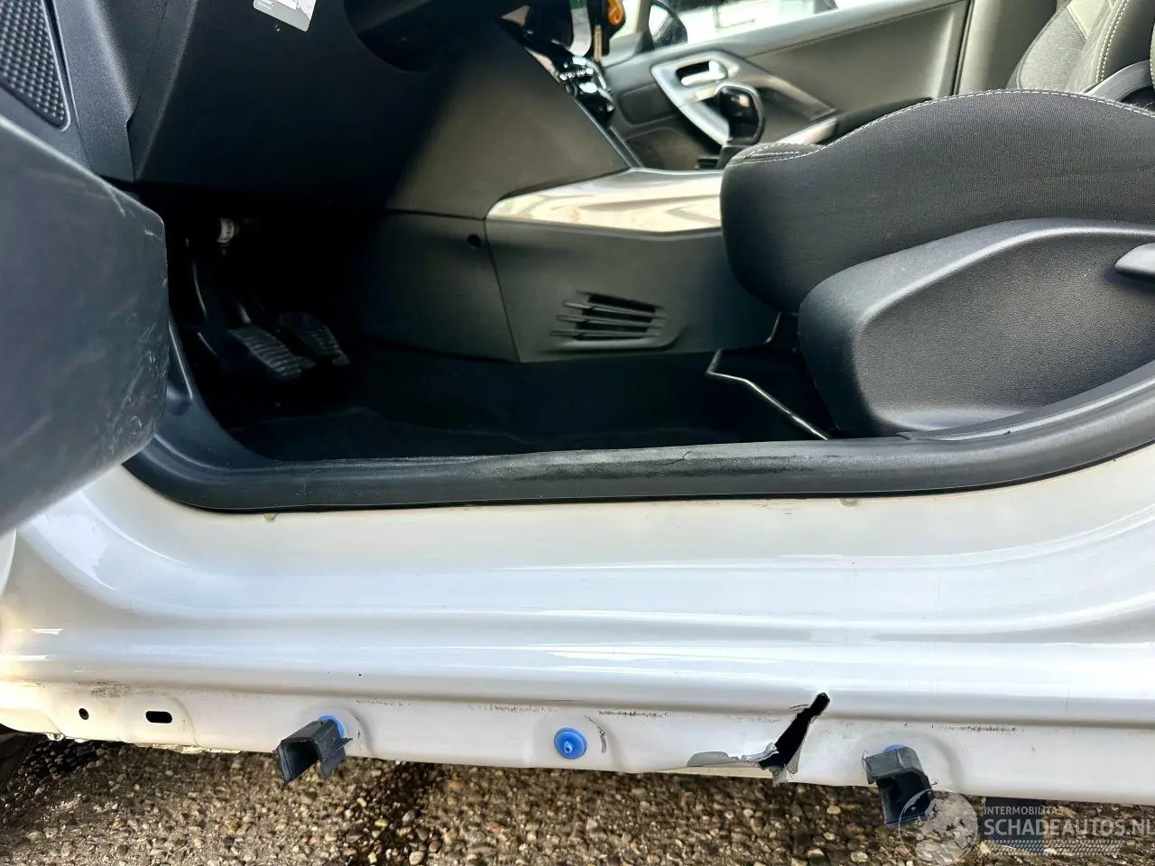 Peugeot 2008 2018 фото 12