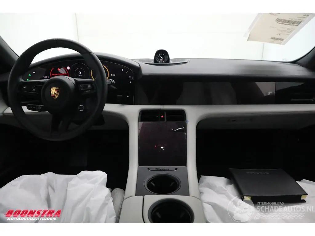 Porsche Taycan 2024 фото 14