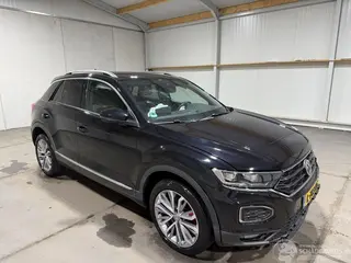 Volkswagen T-Roc 2019 photo 2