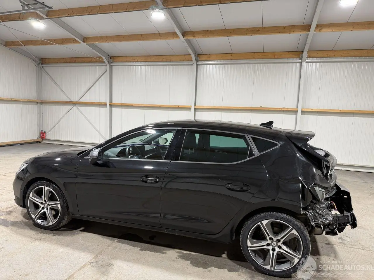 Seat Leon 2023 фото 11