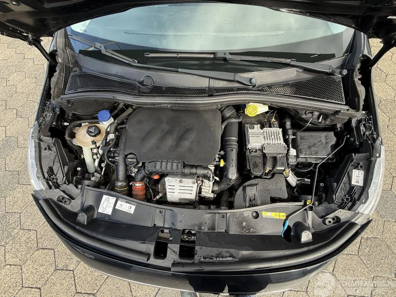 Peugeot 2008 2017 фото 8