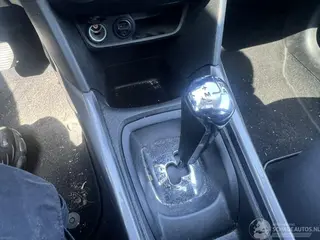 Peugeot 2008 2017 фото 12