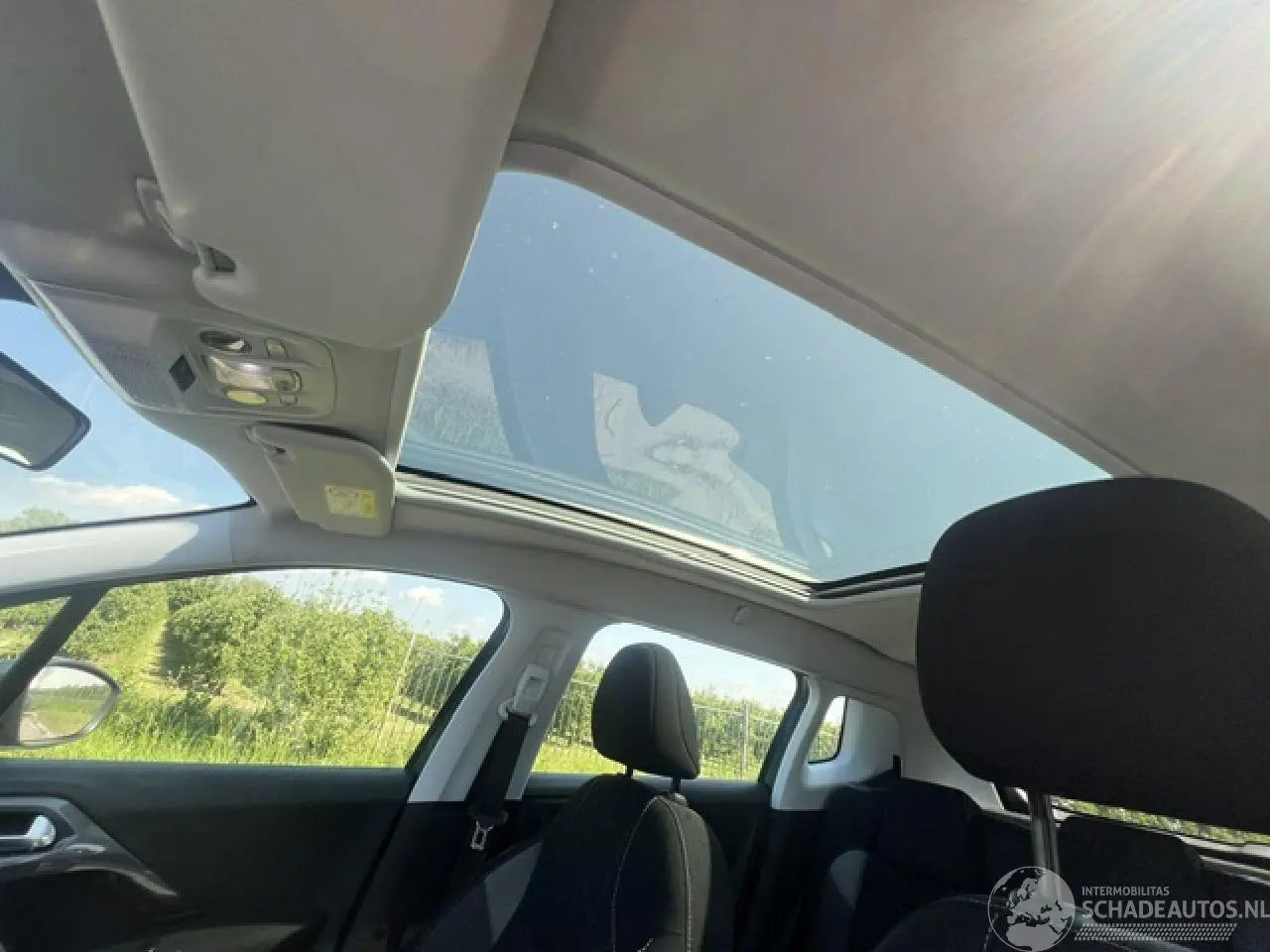 Peugeot 2008 2017 фото 9