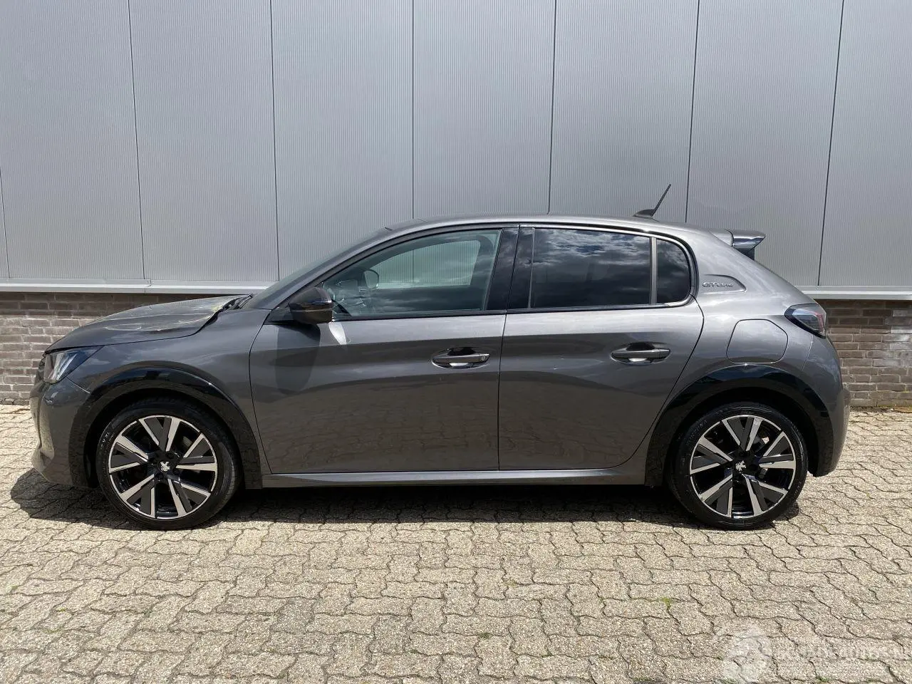 Peugeot 208 2020 photo 2