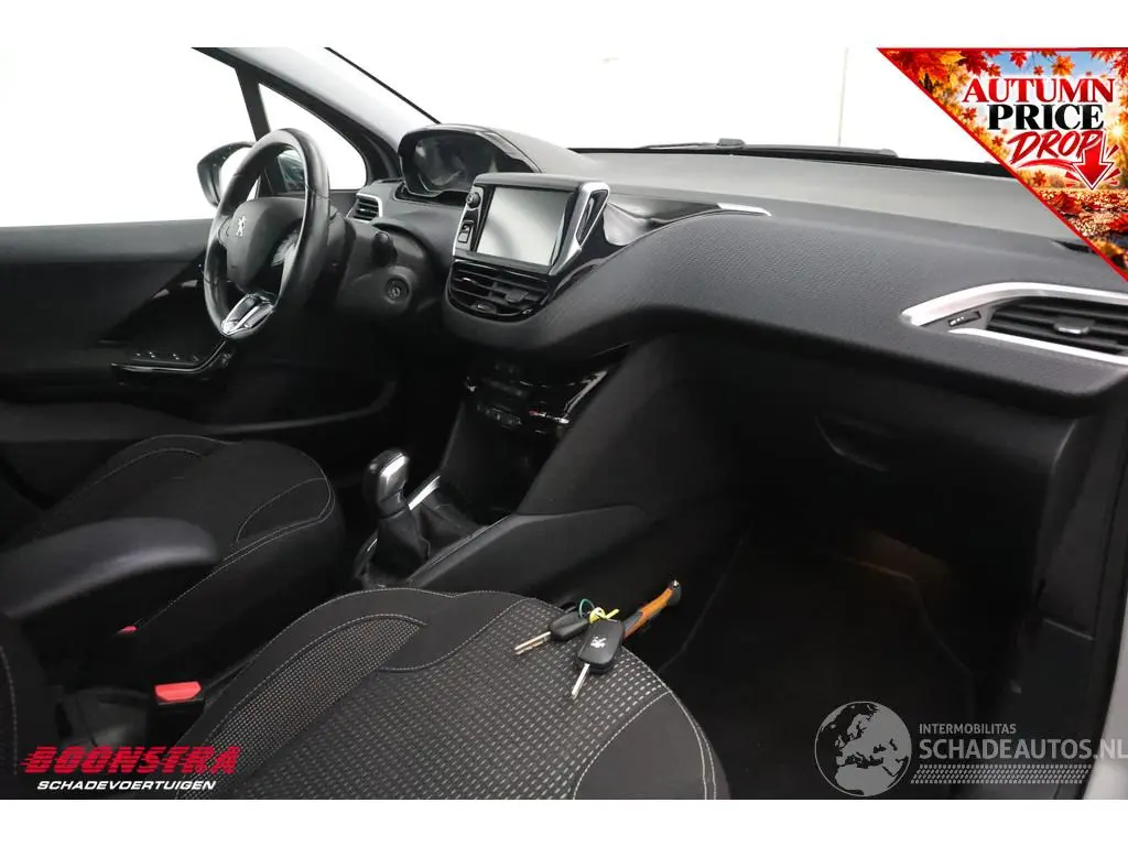 Peugeot 208 2017 фото 11