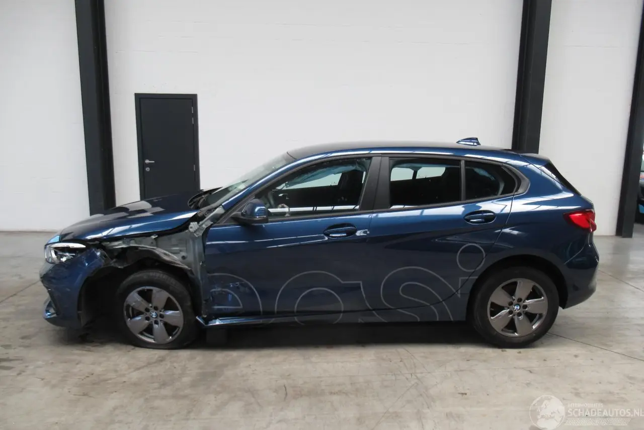 BMW 1-serie 2023 photo 2
