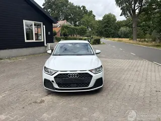 Audi A1 2023 фото 5