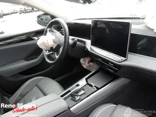 Volkswagen Passat 2024 foto 8