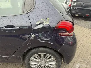 Peugeot 208 2018 photo 11