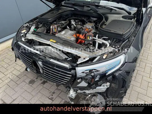 Mercedes EQC 2021 фото 8