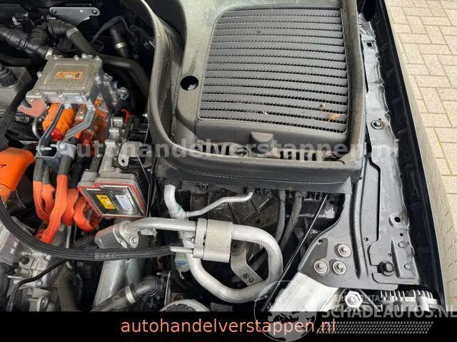 Mercedes EQC 2021 фото 9