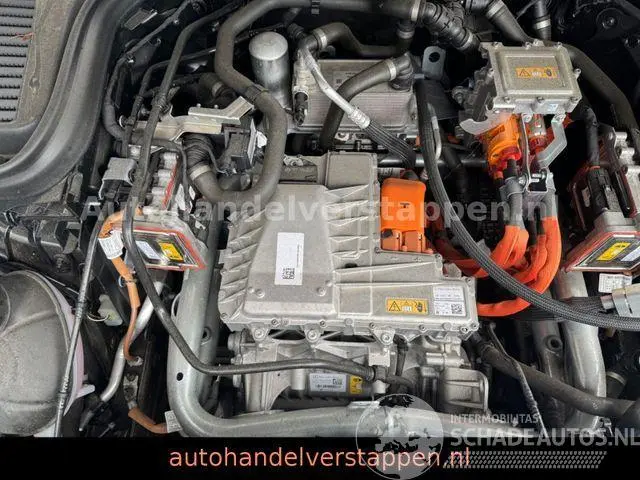 Mercedes EQC 2021 фото 10