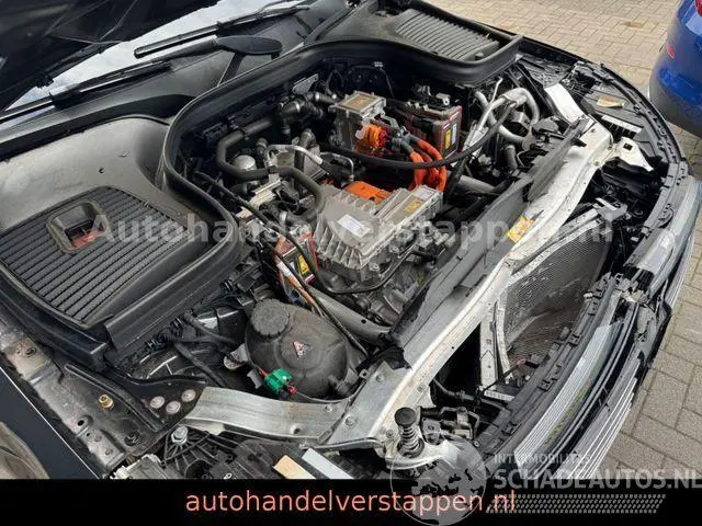 Mercedes EQC 2021 фото 11