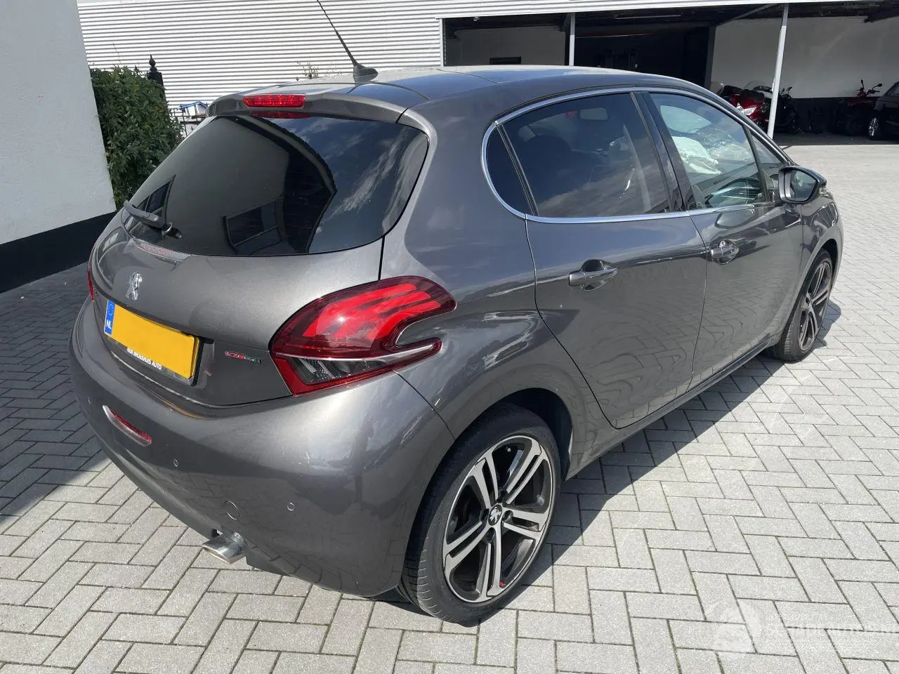Peugeot 208 2019 photo 3