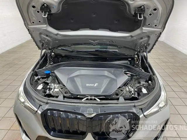 BMW iX1 2023 фото 21