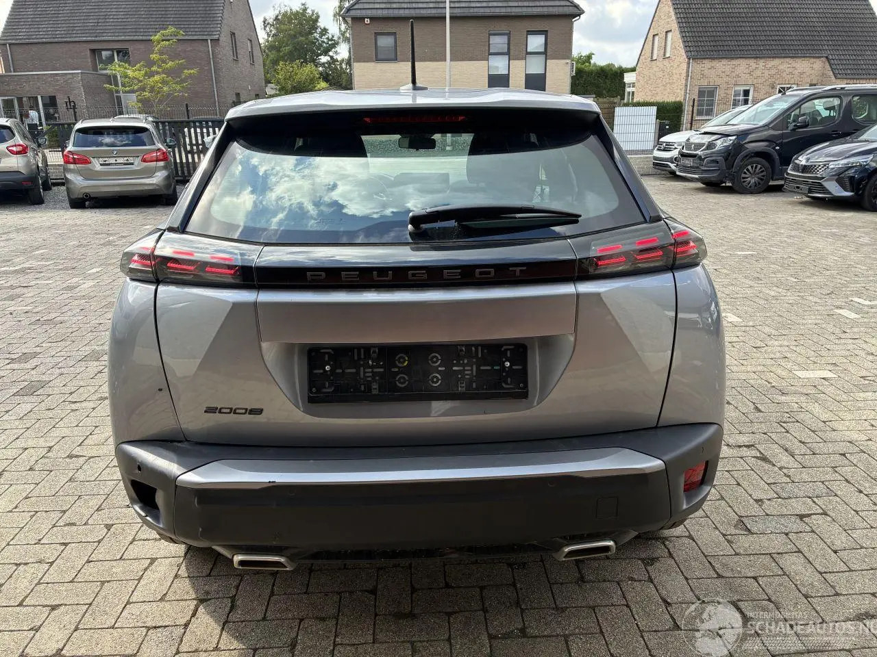 Peugeot 2008 2025 фото 12