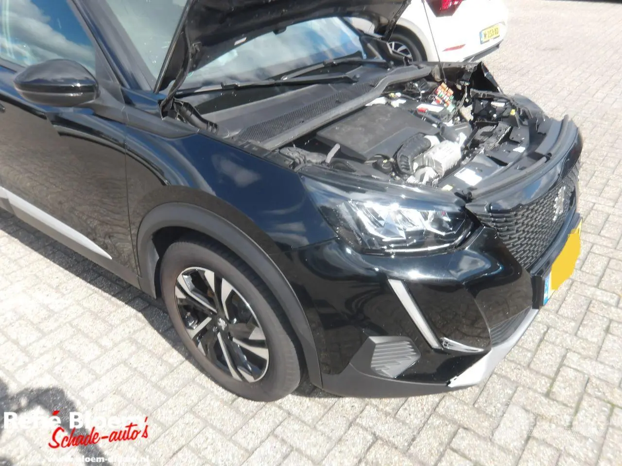 Peugeot 2008 2023 фото 9